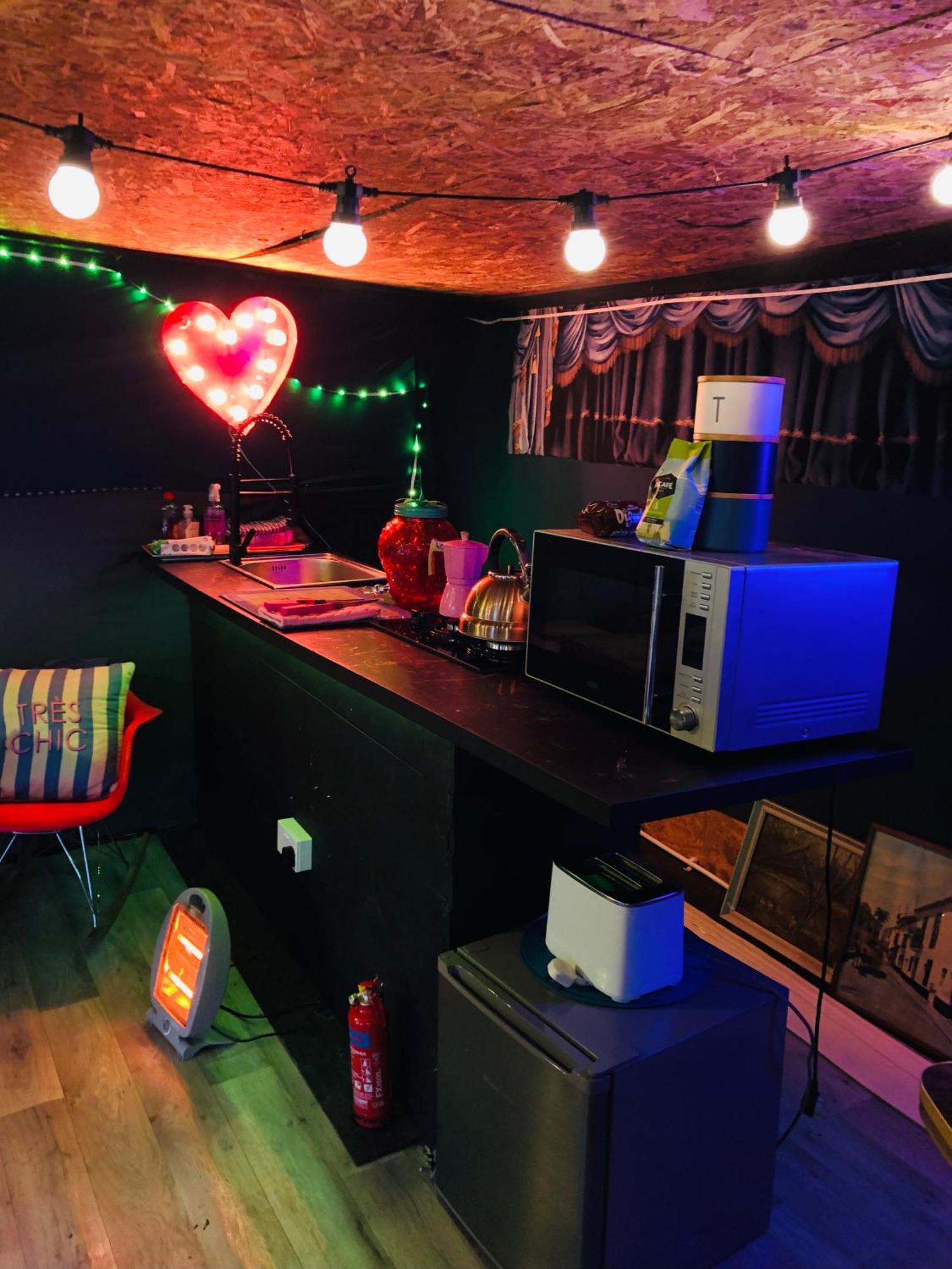 Campsite Hertford Farm With Wood Burner Pet Friendly Fire Pit Bbq *