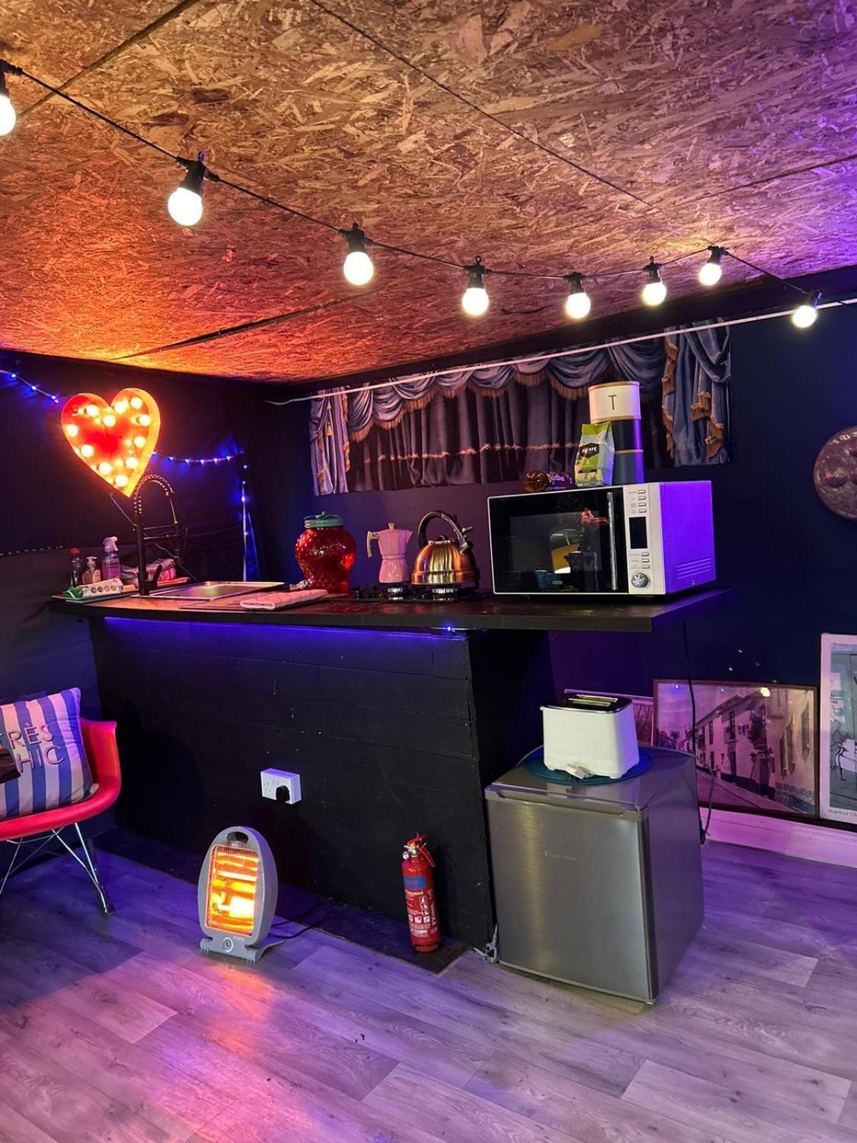 Hertford Farm With Wood Burner Pet Friendly Fire Pit Bbq Campsite