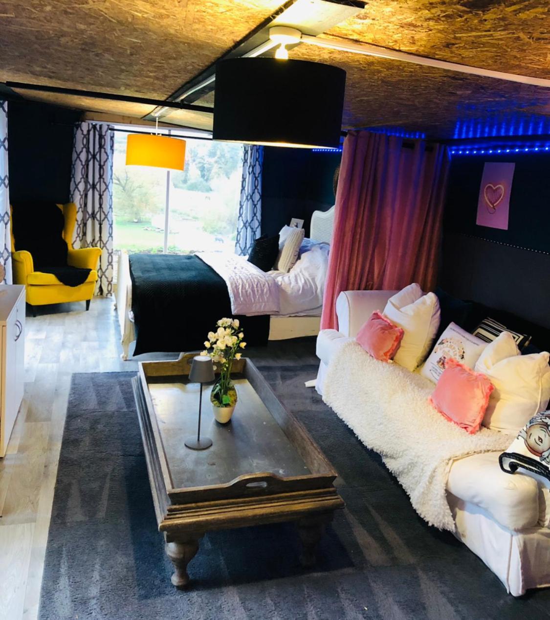 Hertford Farm With Wood Burner Pet Friendly Fire Pit Bbq Campsite
